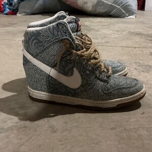 Nike Women's Gray Paisley Wedge Sneakers with White Swoosh
